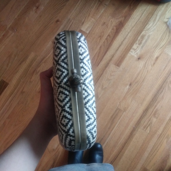 Offers!!  LF Aztec Print Hard Cover Clutch - Picture 4 of 5